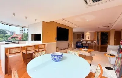 Apartamento de 208m² todo reformado com 3 dormitórios e 2 vagas