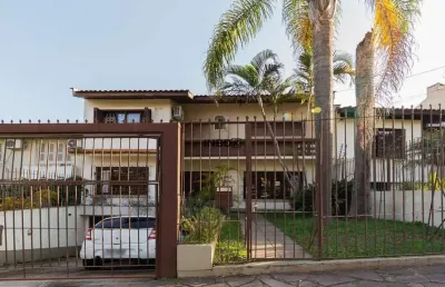 Casa com 4 dormitórios (2 suítes), pátio com piscina e 4 vagas - 307m² privativos