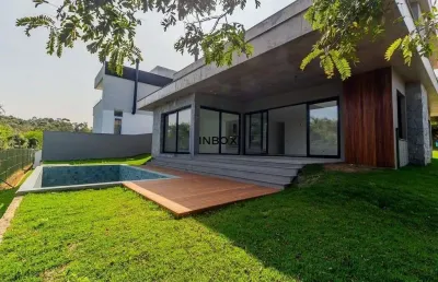 Casa alto padrão em condomínio fechado - 4 suítes e lazer completo