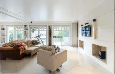 Casa em condomínio com 5 suítes, 375m² , 4 vagas e infraestrutura de clube