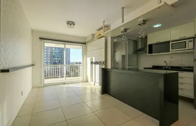 Apartamento semimobiliado com 2 dormitórios, 2 vagas e infraestrutura de resort