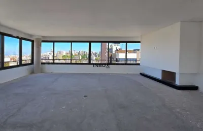 Alto padrão construtivo, 3 dormitórios em andar alto no bairro petrópolis em porto alegre.