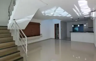 Casa duplex na colina de laranjeiras – 3 quartos, suíte, área gourmet e alto padrão!