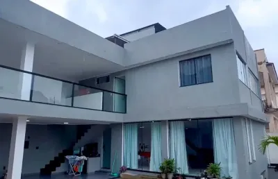 Casa com quintal, piscina,3 quartos, centro de campo grande