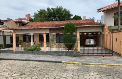 Casa com 3 quartos à venda na escola agrícola, blumenau , 186 m2 por r$ 870.000