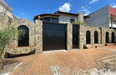 Sobrado com 5 dormitórios para alugar, 434 m² por r$ 6.000,00/mês - beverly falls park - foz do iguaçu/pr