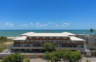 Apartamento duplex com acesso ao mar, na praia de  itacimirim em camaçari-ba