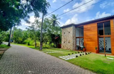 Casa em condomínio à venda na praia do forte bairro açu da torre -ba