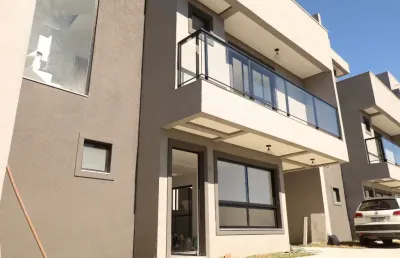 Sobrado em condomínio fechado com vista incrível da cidade