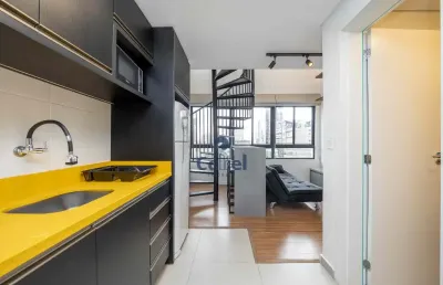 Duplex finamente mobiliado no centro com vaga, raridade