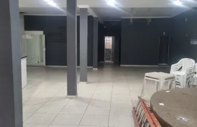 Prédio com salão comercial/ 7 salas comerciais, com testada para av. independência