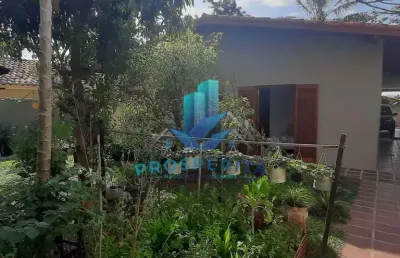 Casa térrea a venda no jardim ipê com amplo quintal e rua sem saída  - cotia.