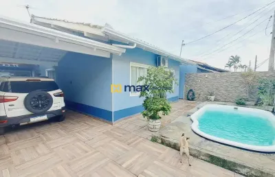 Ampla casa à venda com 5 quartos sendo 2 suítes no bairro cordeiros em itajaí