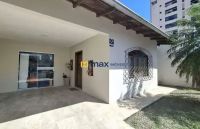 Excelente casa à venda com 2 suítes, centro, itajaí