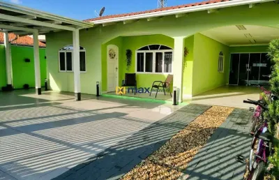 Excelente casa averbada com 3 dormitórios (1 suíte) e piscina, cordeiros, itajaí