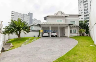 Venda: ampla casa semi mobiliada com 2 dormitórios + 2 suítes e piscina
