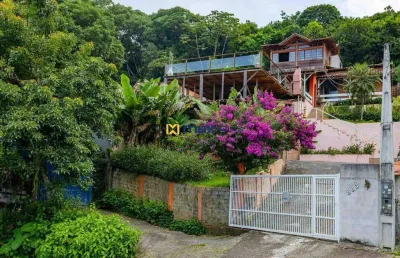 Casa ampla com vista mar, 4 quartos (1 suíte), fazenda, itajaí