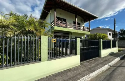 Venda: casa com 275m² 1 suíte + 2 dormitórios, quadra mar, centro, navegantes