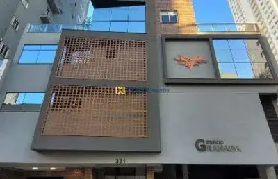 Venda: apartamento 2 suítes e 2 vagas no centro de balneário camboriú.
