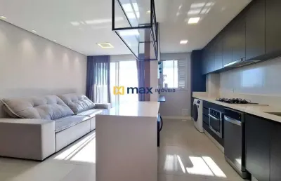 Excelente apartamento semi mobiliado com 2 suítes à venda no bairro centro em itajaí