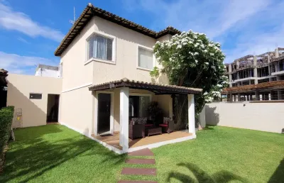 Casa duplex solta 4/4, 1 suíte em condomínio fechado no centro de lauro de freitas-ba