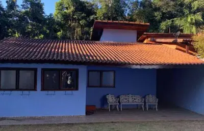 Casa térrea em condomínio residencial na cidade de cotia