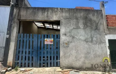 Casa com 3 quartos para alugar no jardim horto do ipê, itaquaquecetuba  por r$ 1.100