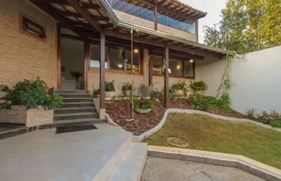 Casa em condomínio fechado com 5 quartos para alugar na rua san conrado, 1000, loteamento caminhos de san conrado (sousas), campinas, 650 m2 por r$ 17.000