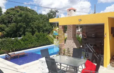 Casa em condomínio fechado com 4 quartos para alugar no centro