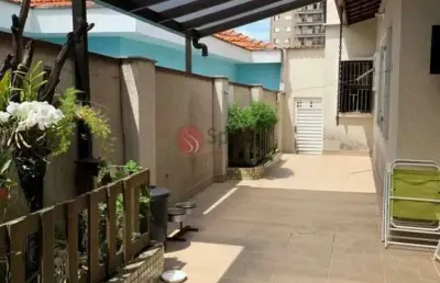 Casa no alto da mooca com 3 quartos, 1 suíte e 2 vagas, 190 m² terreno.