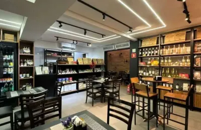 Salão comercial a venda sendo uma  cafeteria , emporio e doceria.