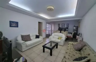 Casa térrea no tatuapé, 3 quartos, 1 suíte, sala 2 ambientes, entrada lateral 3 vagas.