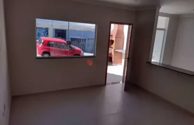 Sobrado na vila alpina com fino acabamento com 2 suítes, 2 vagas.