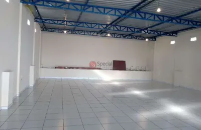 Prédio dividido em 2 salões de 250 metros cada pavimento
