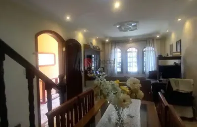 Sobrado à venda no jardim têxtil, 3 dormitórios, 1 suíte, sala, ampla cozinha , 3 vagas de garagem.