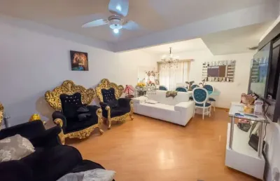 Sobrado no tatuapé, 4 quartos, 1 suíte, entrada lateral, 3 vagas de garagem.