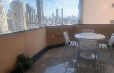 Apartamento com 236 m², 4 suítes, 3 áreas livres e 4 vagas.