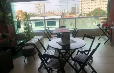 Sobrado no tatuapé com 3 dormitórios, 4 banheiros, 5 vagas, próximo ao metrô carrão.