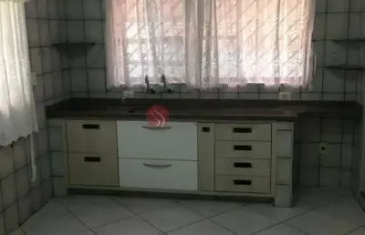 Casa em excelente localização 8 x 25 com 3 quartos e 3 vagas de garagem.