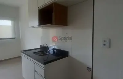 Locação! 2 dormitórios  iluminação natural, cozinha com armário, banheiro completo , área de serviço
