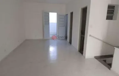 Conjunto comercial com 90m²  para locação com 3 salas e 2 banheiros.