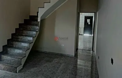 Casa com 3 quartos para alugar na Rua Palas, 221, Jardim Têxtil, São Paulo