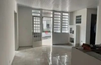 Casa térrea comercial ou residencial  na quarta parada.