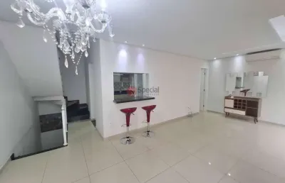 Casa na vila formosa em condomínio fechado, 3 quartos, 1 suíte, 2 vagas.