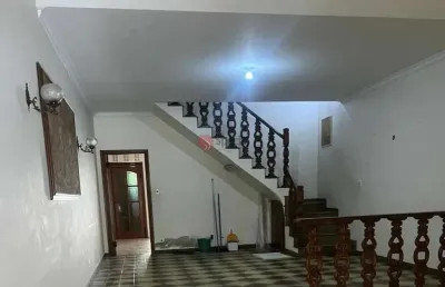 Sobrado no tatuapé, 222 metros, 3 quartos, 2 vagas, 150 metros do hospital são luiz.