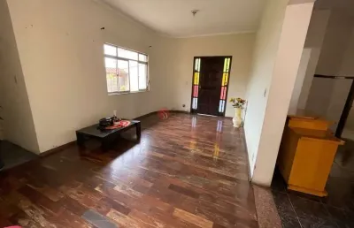 Casa assobradada ampla à venda ou locação na vila carrão.