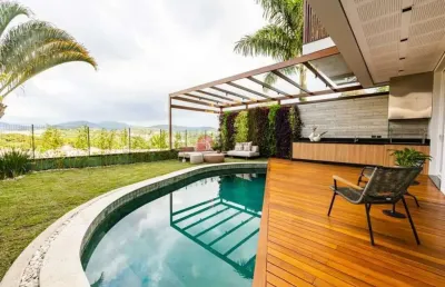 Casa em condomínio aruã eco park 3 suítes e 5 vagas, linda.