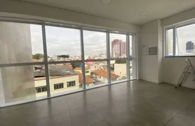 Prédio comercial na vila prudente  com 7 andares, 19 banheiros e 50 vagas de garagem.