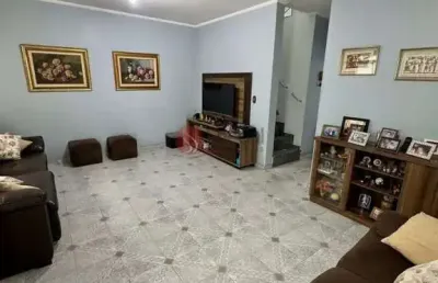 Sobrado na vila ema com 4 quartos, 4 banheiros e 3 vagas de garagem.