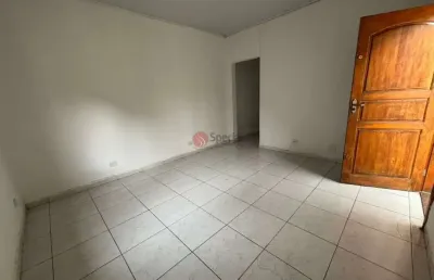 Casa térrea no tatuapé com 2 quarto e 2 vaga de garagem.